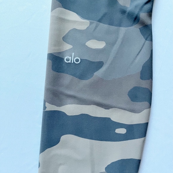 ALO Yoga Camo Leggings - Brown and Tan - Picture 9 of 9